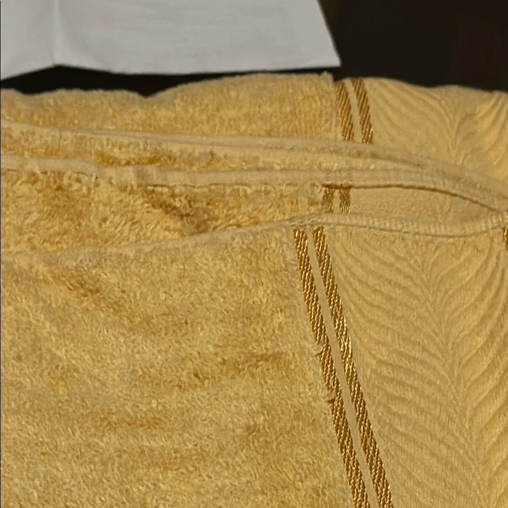 Better Homes and Gardens oversized Yellow Bath Sheet